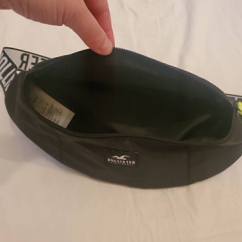 Hollister black logo fanny pack New - Picture 7 of 8